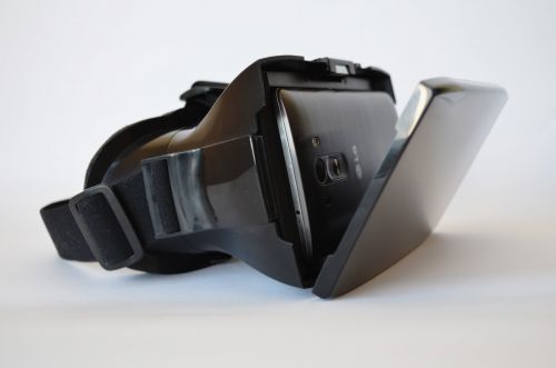 Descărcăm aplicații VR din magazinul Android dedicat (Google Play)