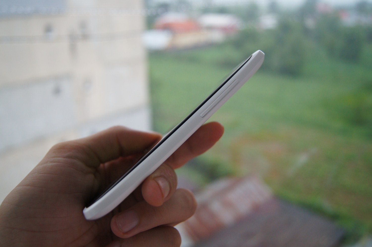 Design de tip unibody, fără acces la bateria telefonului și capacele de plastic să dispară. 