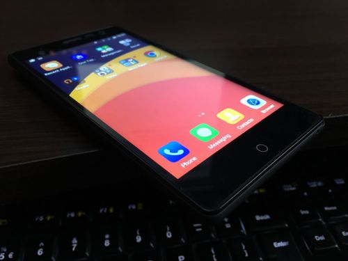 Display-ul lui Elephone Trunk