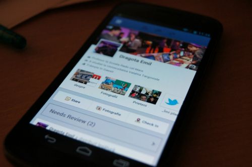 Facebook are 425 milioane utilizatori ce accesează rețeaua de pe un telefon mobil