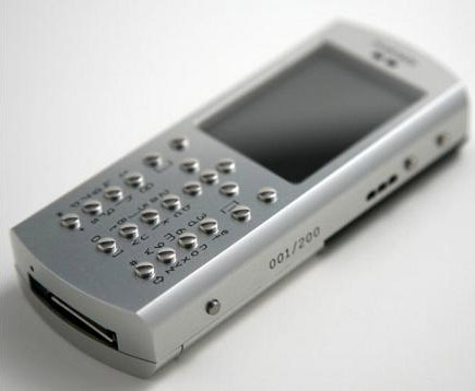Gadgets: Mobiado Luminoso Lucido, telefon de lux pentru vedete ca Adi Mutu