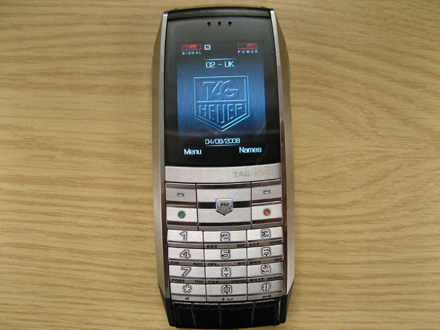 Gadgets: Pretiosul telefon TAG Heuer Meridiist, scos din cutie