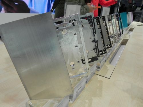 MWC 2014: Gionee Elife S5.5 hands on preview - cel mai subțire telefon din lume ora actuală, coboară sub 6 mm grosime (Video)