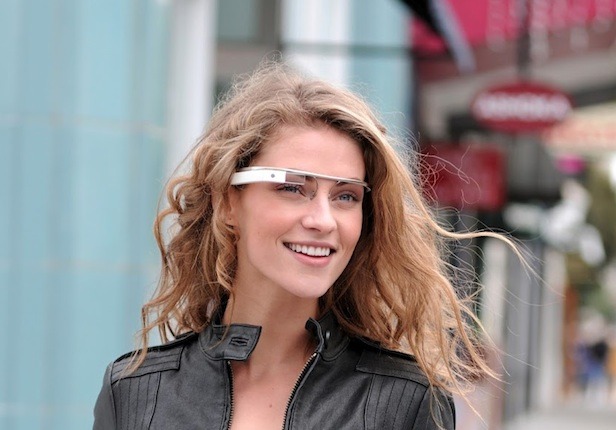 Google Project Glass - perechea de ochelari cu camera şi augmented reality care va înlocui telefoanele (Video)