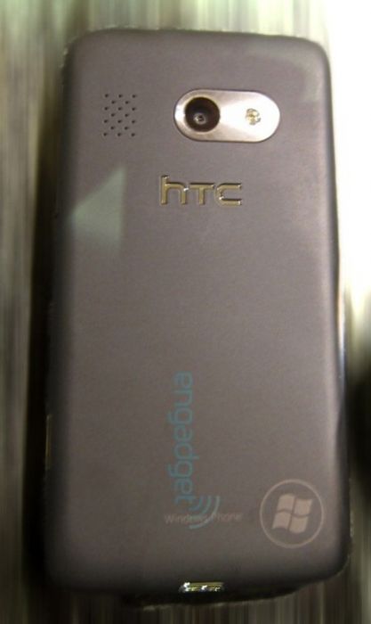 Primul telefon HTC WP7