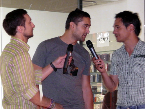 Despre Facebook şi HTC ChaCha cu Răzvan şi Dani, Julien Ducarroz (Orange) şi Kostas Kastamonitis (HTC) - Video