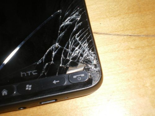 HTC HD2 versus asfalt