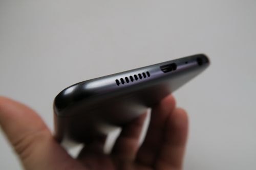 HTC One A9 pe partea acusitca (difuzor)