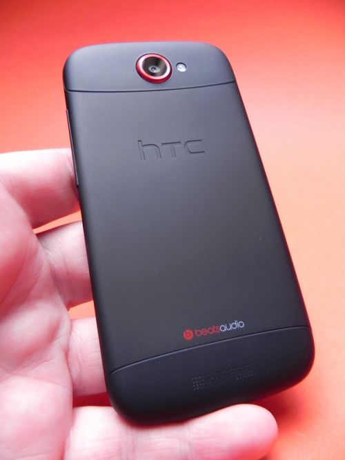 partea din spate a lui One S