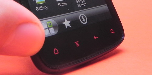 HTC Sensation XE - butoane de culoare rosie