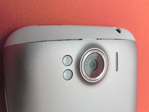 HTC Sensation XL - finisari proaste la imbinari
