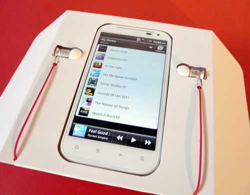 HTC Sensation XL scos din cutie