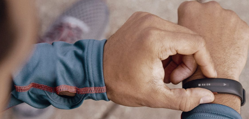 CES 2016: HTC şi Under Armour lansează Healthbox, un kit de fitness cu accesorii interesante şi arătoase, inclusiv bratara UA Band (Video)