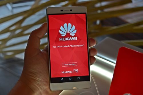 Huawei P8 este lansat oficial în România