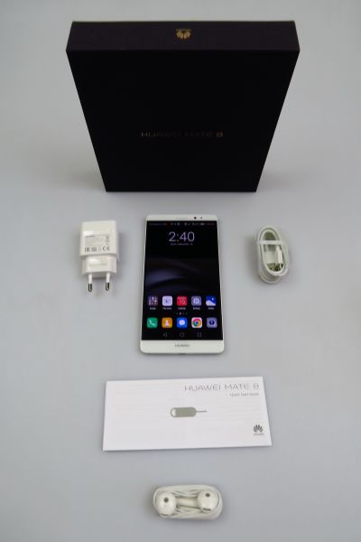 Huawei Mate 8, continutul cutiei