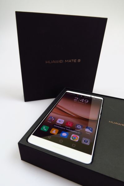 Huawei Mate 8, scos din cutie