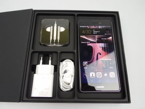 Continutul cutiei lui Huawei Mate S