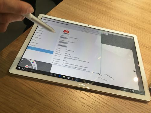 MWC 2016: Huawei MateBook hands-on: un rival foarte solid pentru iPad Pro şi Surface Pro 4