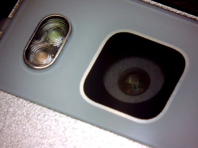 Camera lui Huawei P8 la microscop