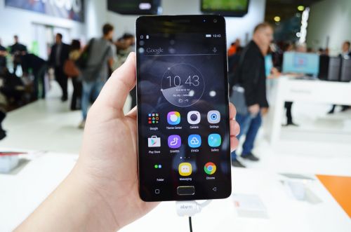 Jurnal de bord IFA 2015, ziua 4: Ceasurile inteligente iau cu asalt târgul din Berlin, nici publicul nu se lasă mai prejos