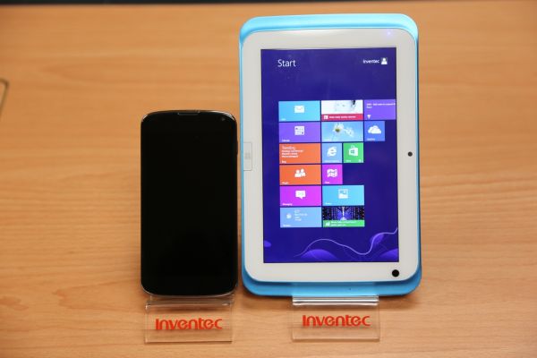 Tableta de 7-inch cu Windows 8 fabricată de Inventec - Lyon se arată într-un material video demonstrativ