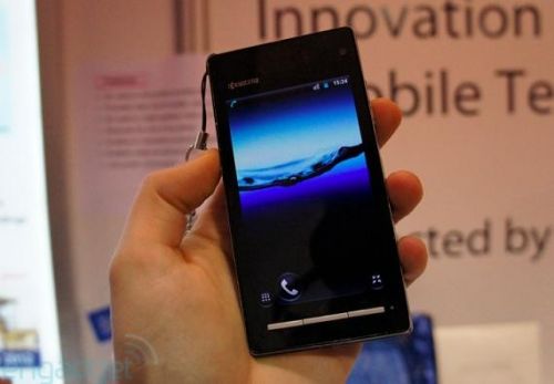 Adio difuzoare pe telefoane mobile? Kyocera dezvolta un sistem de propagare a sunetului prin vibratii