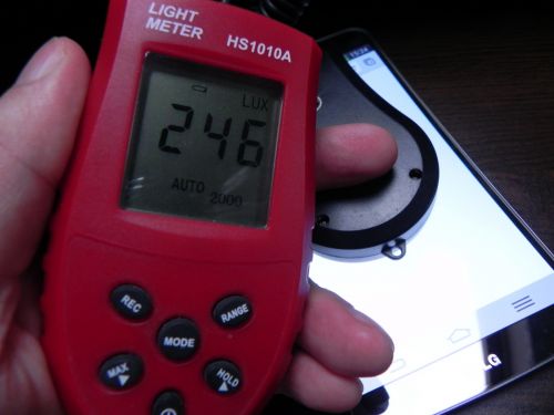 LG G Flex oferă o imagine clară, 246 unități lux de luminozitate