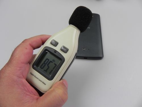 LG G Pro 2 - puterea difuzorului in decibeli