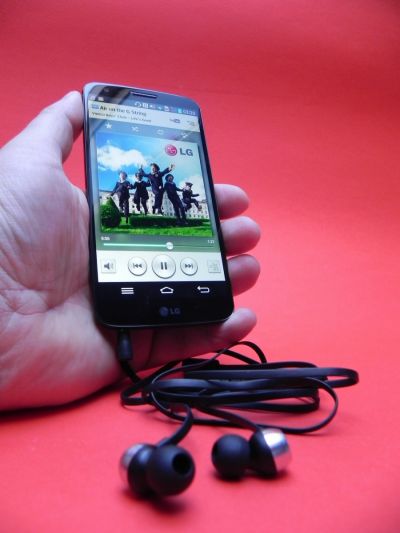 LG G2 pe partea de sunet (casti)