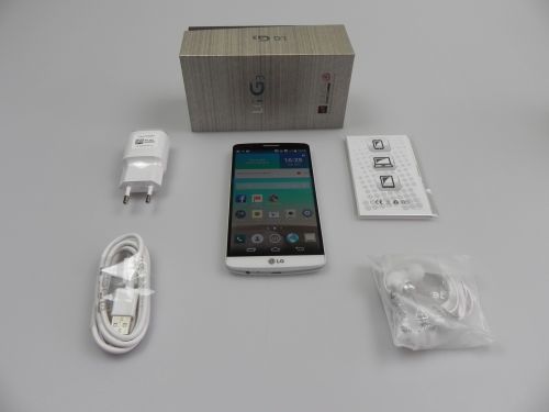 LG G3 unboxing: scoatem din cutie un posibil campion al acestui an, primul telefon QHD pe care Îl testăm (Video)