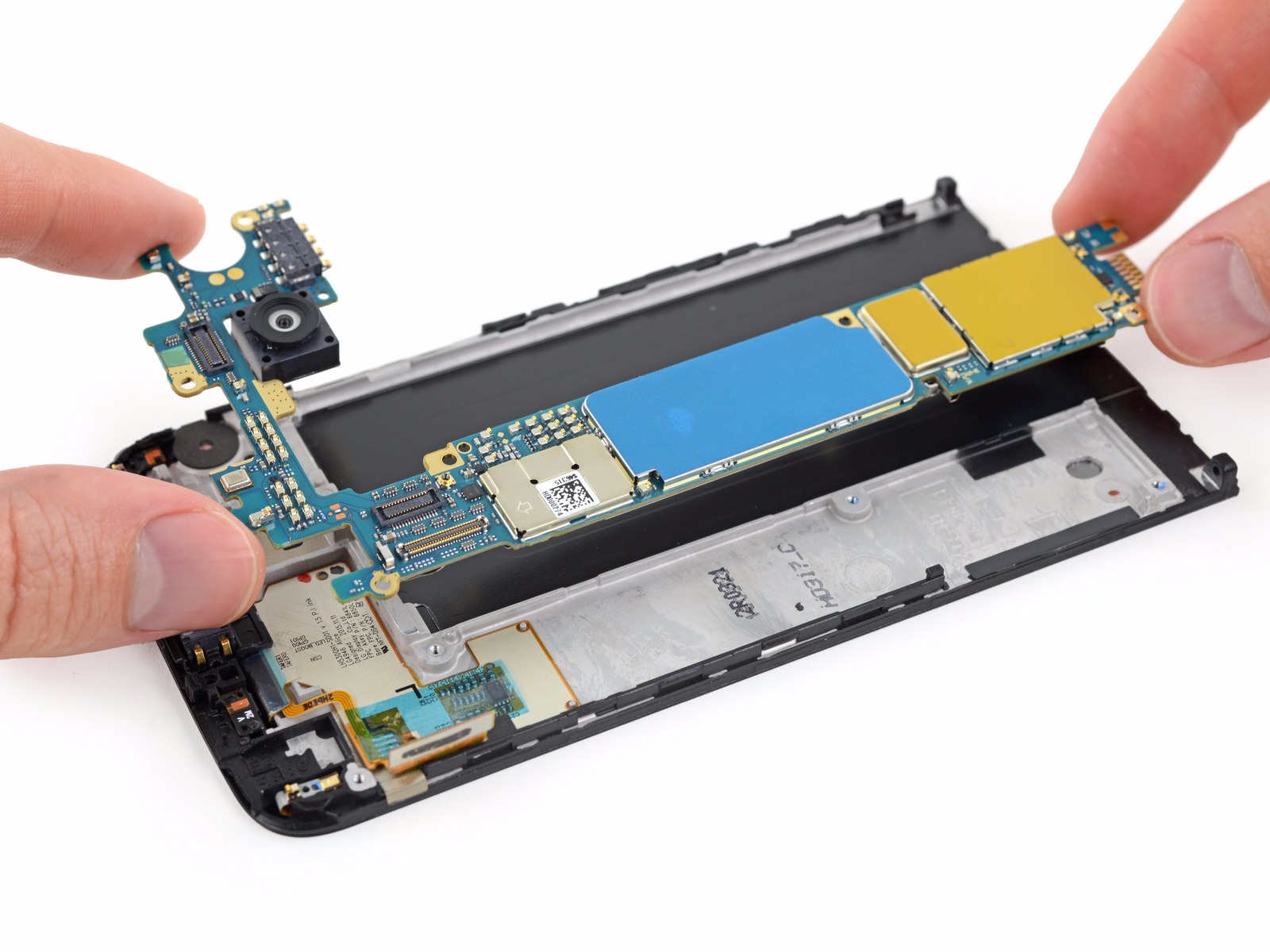 În sfârşit un telefon flagship uşor de reparat! LG G5 primeşte o notă bună după disecţia iFixit
