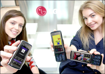 LG: LG lanseaza telefonul KF600 la nivel global