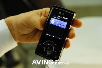 LG: Detalii despre telefonul muzical LG KM500