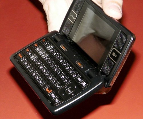 LG: Experienta hands-on cu telefonul LG enV2 in reteaua Verizon