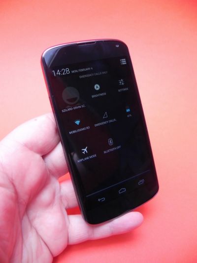 putem accesa direct din Homescreen sau chiar Lockscreen făcând swipe cu 2 degete din partea superioară a ecranului În cea inferioară