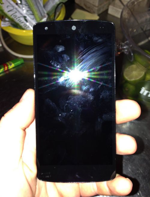 Avem și primele clipuri hands on cu LG Nexus 5 și imagini cu ecranul de start al lui Android KitKat (Video)
