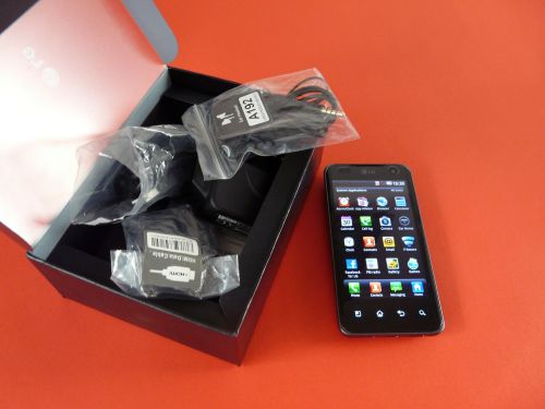 Unboxing LG Optimus 2X - Mobilissimo.ro şi primul nostru telefon dual core!