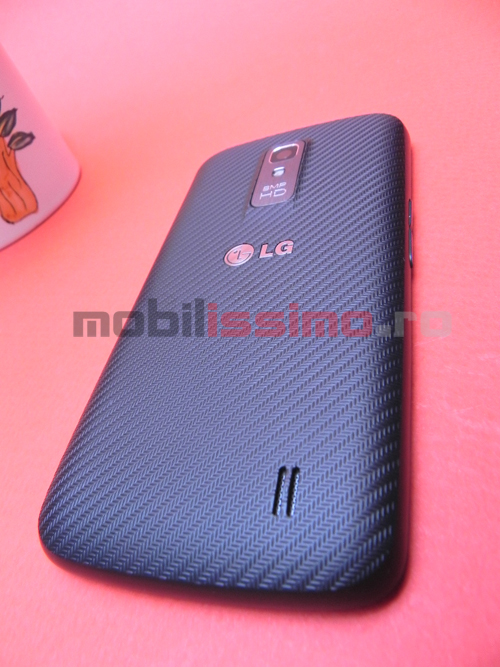 LG Optimus LTE P936 din spate