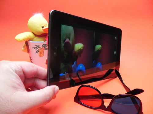 Review LG Optimus Pad - prima tabletă 3D nu iese în evidenţă şi la capitole 2D (Video)