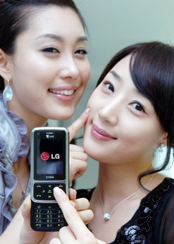 LG: Telefonul LG cu ... piele umana?