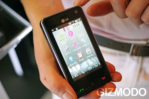 LG: Telefonul touchscreen LG Viewty inregistreaza video DivX la 640x480 si 120fps