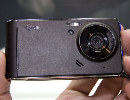LG: Telefonul LG KU990 Viewty isi face de cap filmand la 120fps