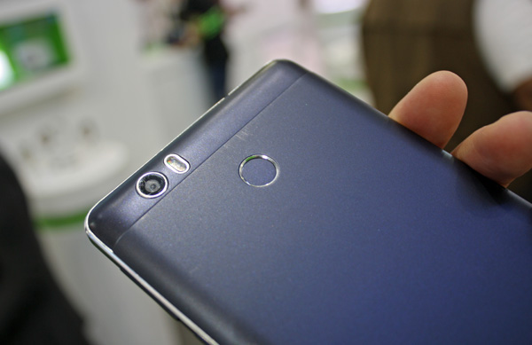 Leagoo Shark 1 este un nou telefon cu baterie de 6300 mAh, surprinde plăcut şi cu camera de 16 MP şi selfie cu blitz