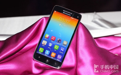 Lenovo lansează noul smartphone Vibe X: ultrasubtire și dotat cu ecran de 5 inch