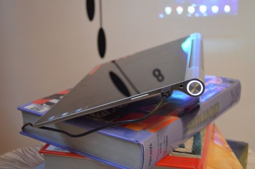 Lenovo aduce În România noua tabletă Yoga 2 Pro de 13-inch
