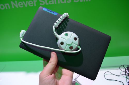 MWC 2016: Lenovo Tab3 8 prezenatre hands-on - tableta midrange cu spate soft touch, muchii rotunjite şi colorate (Video)