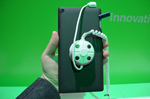 MWC 2016: Lenovo Tab3 7 hands-on - cea mai mică tabletă din nouă gama Lenovo e foarte comodă şi accesibilă (Video)