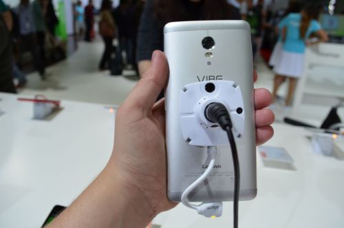 IFA 2015: Lenovo Vibe P1 hands-on - unul dintre campionii bateriilor, dar cu un design destul de compact (Video)