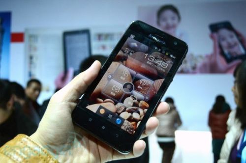 Încă un tableto-telefon după Galaxy Note: Lenovo LePad S2005, cu ecran de 5 inch
