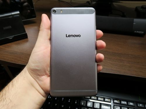 Lenovo PHAB Plus privit din spate